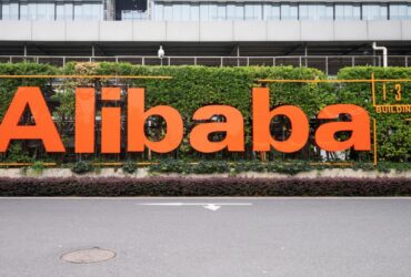 Cambio al vertice per Alibaba: Daniel Zhang si dimette da CEO, al suo posto Eddie Yongming Wu thumbnail