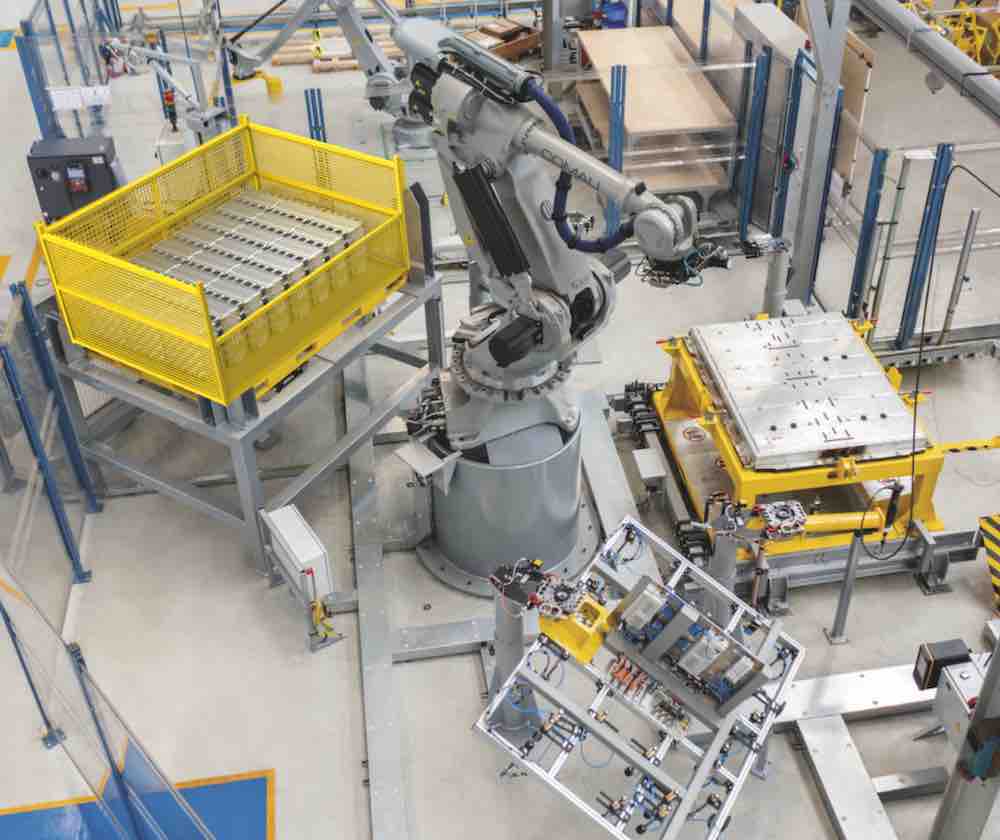 Comau robot disassembles and recycles electric car batteries, site source