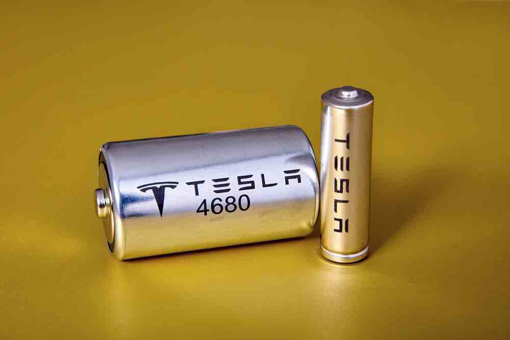 Tesla is booming with the new 4680 cells produced 10 million, source DepositPhotos
