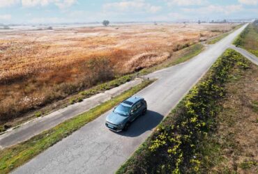 Mobilità elettrica in estate: i 5 errori da evitare per una guida sicura anche durante la stagione più torrida dell'anno thumbnail