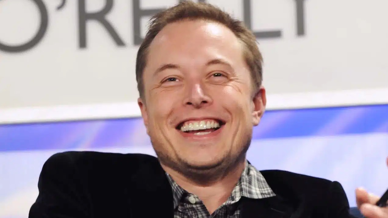 Elon Musk annuncia: il nuovo logo di Twitter sarà una X. Addio uccellino thumbnail