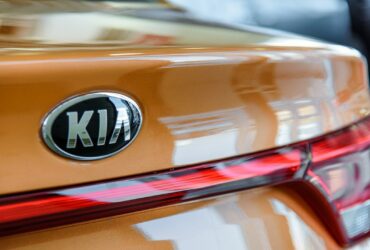 Kia segna nuovi record di vendita e punta alla leadership nella mobilità sostenibile thumbnail