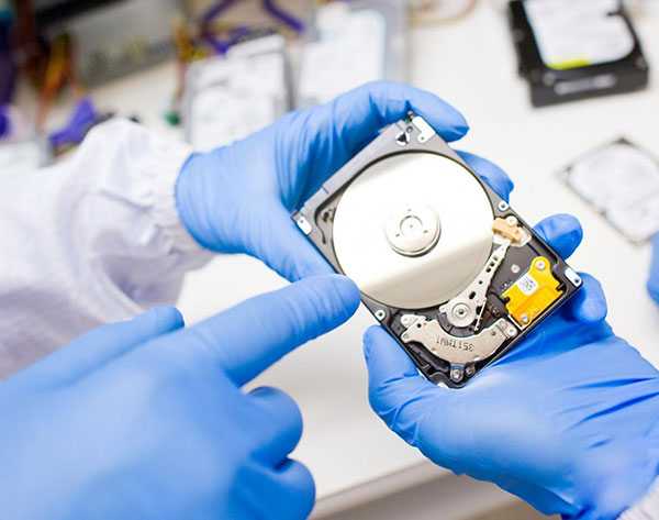 How data recovery from a damaged or defective hard drive works