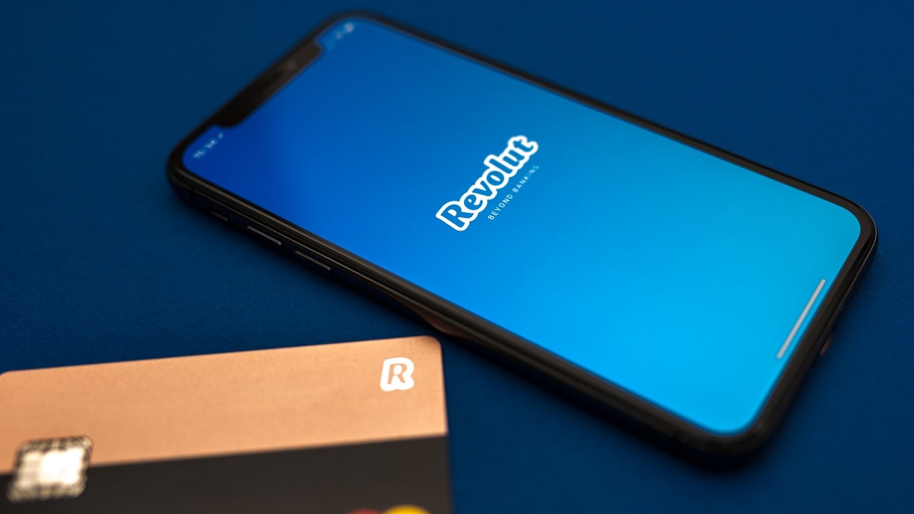 Attacco hacker a Revolut, rubati 20 milioni di dollari thumbnail