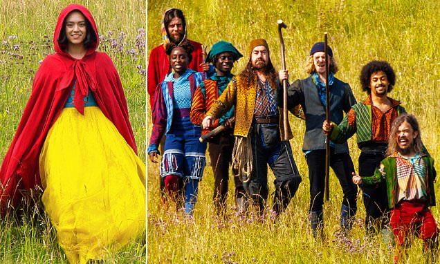 Snow White: there is controversy over the first photos of the dwarfs