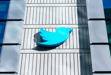 Twitter diventa X: rimossa l’insegna dell’uccellino dalla sede di San Francisco thumbnail