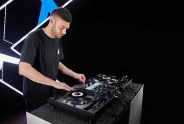 Pioneer ci presenta PLX-CRSS12, un giradischi ibrido tra l’analogico e il digitale thumbnail