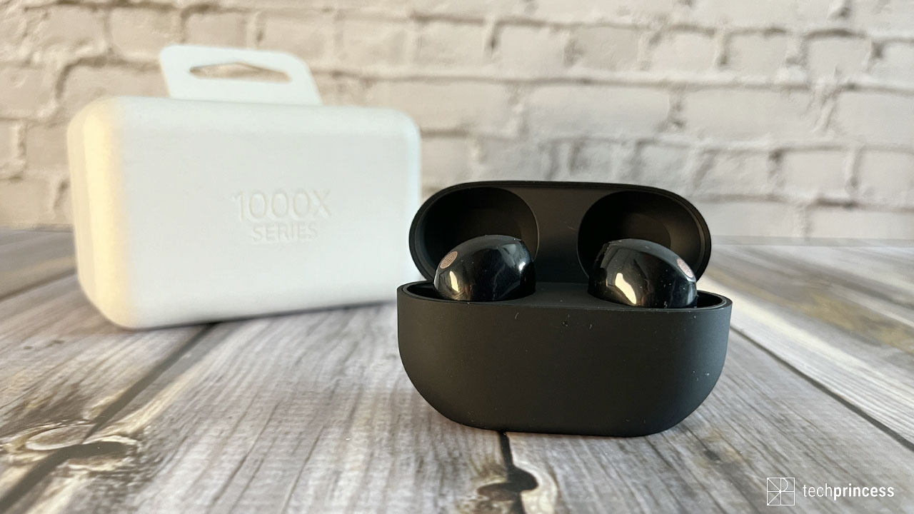 La recensione delle Sony WF-1000XM5: le cuffie true wireless quasi perfette thumbnail