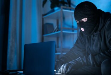 “Mamma, ho rotto il telefono” e altre truffe su WhatsApp: come difendersi thumbnail