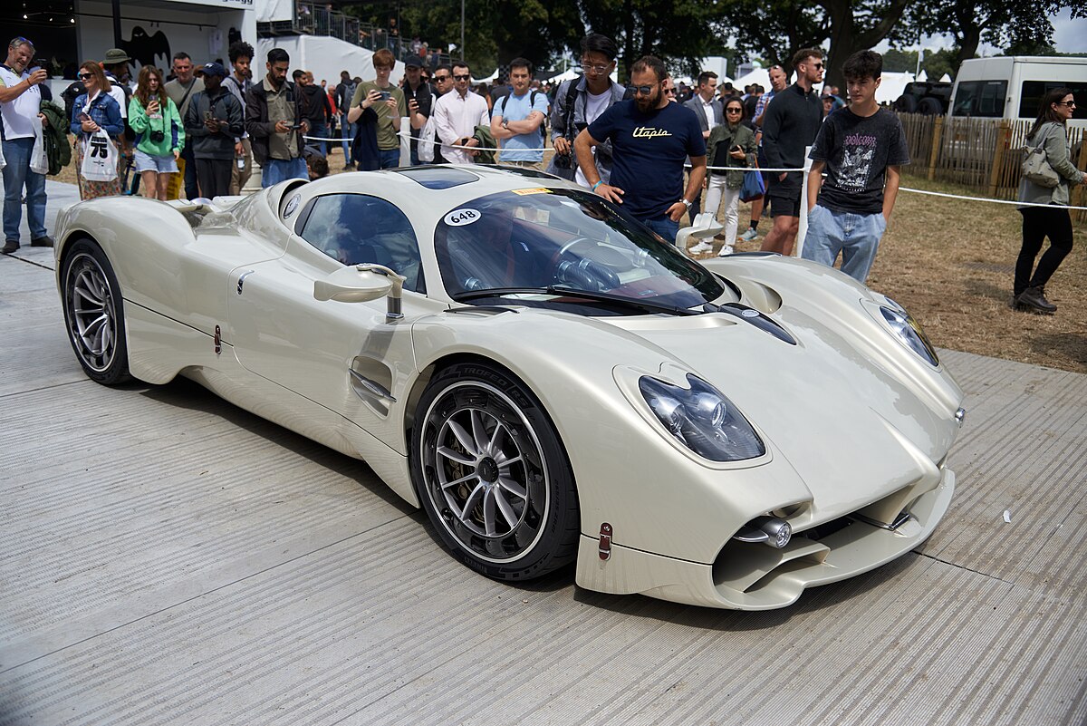 25 Years of Excellence: Pagani Automobili Celebrates with Utopia