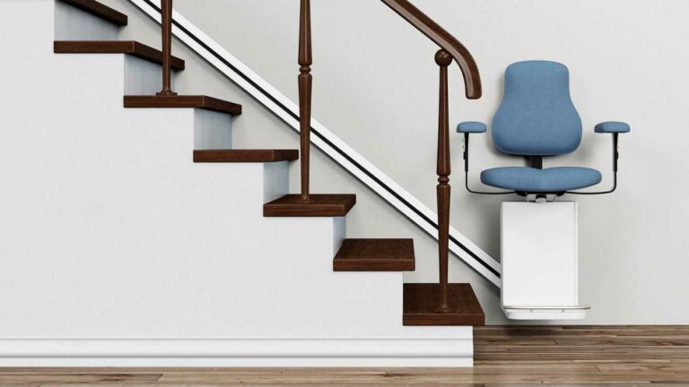 Stair lifts for the elderly: 5 tips for correct use