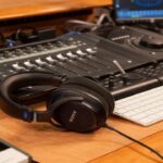 In studio di registrazione con le nuove cuffie Sony MDR-MV1 - La recensione thumbnail