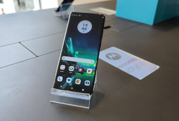 Motorola aggiorna la sua linea con un tocco di blu thumbnail