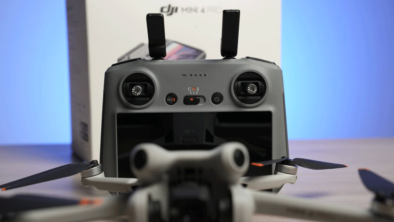 DJI Mini 4 Pro controller