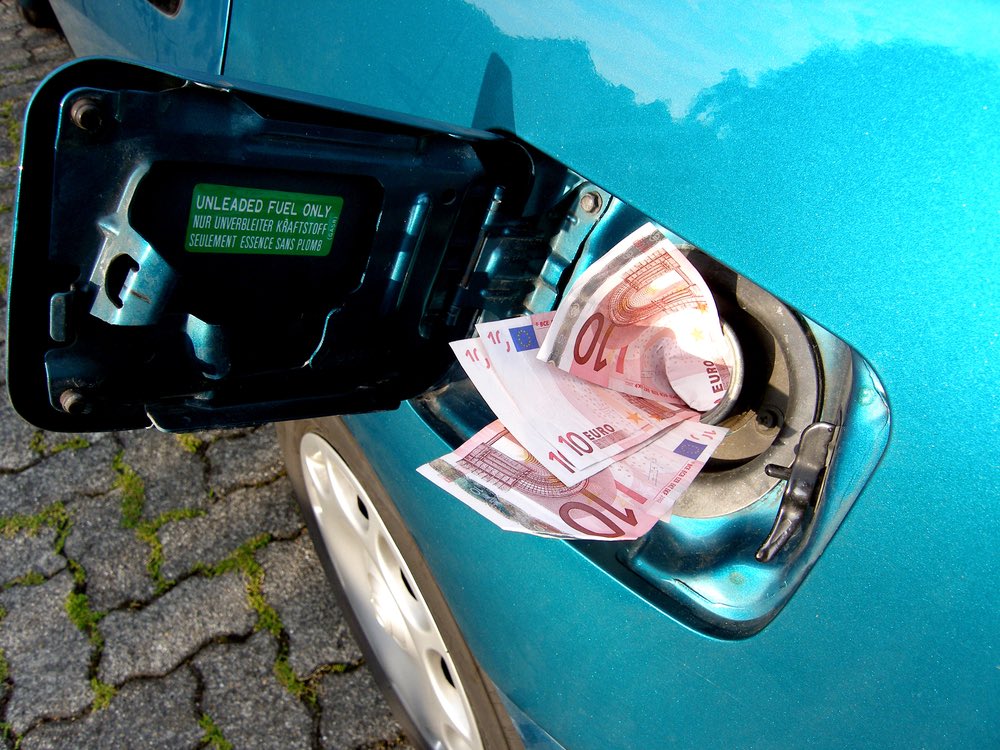 Petrol bonus: 80 euros will arrive on the social card "Dedicated to you" source DepositPhotos