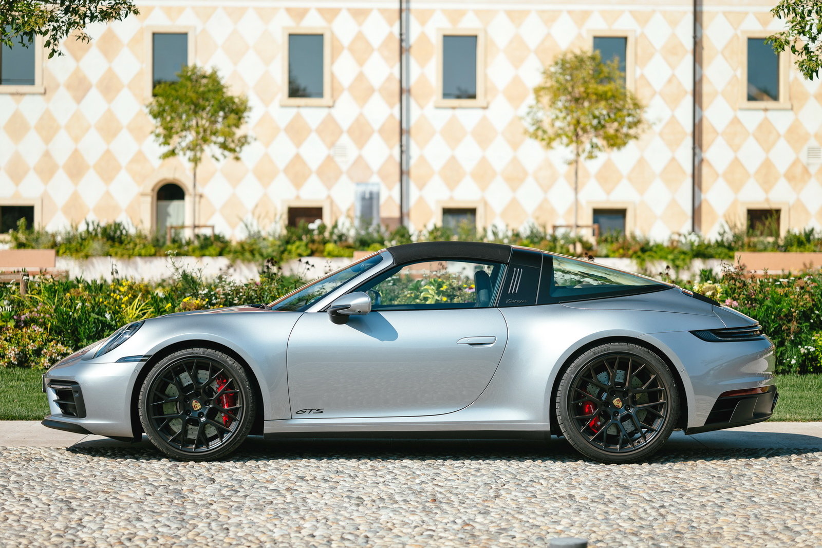 Porsche 911 Targa 4 GTS: an icon ready to amaze