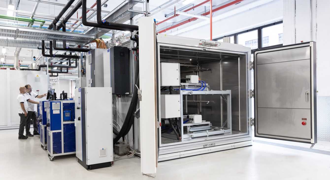 Stellantis inaugurates its first Battery Technology Center in Italy