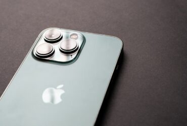 Apple punta sul titanio e le fotocamere per alzare i prezzi di iPhone thumbnail