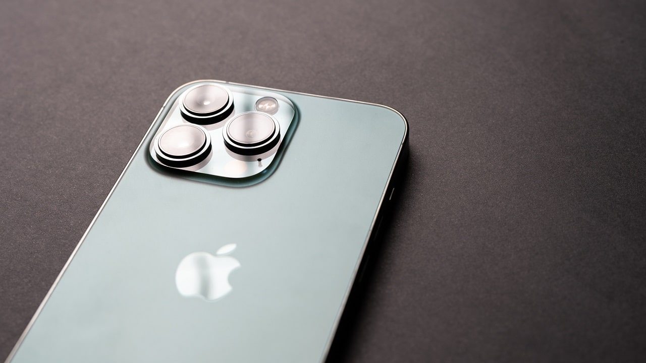 Apple punta sul titanio e le fotocamere per alzare i prezzi di iPhone thumbnail