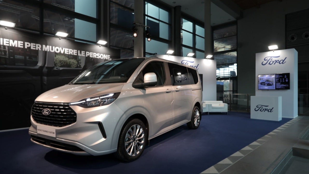 Ford svela Tourneo Custom al TTG Travel Experience di Rimini thumbnail