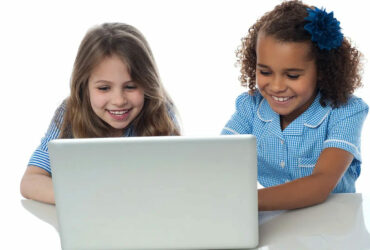 Teniamo i bambini lontano da Internet sino ai 9 anni. Parola dei pediatri italiani thumbnail