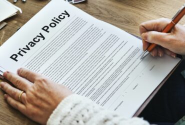 Il costo nascosto di navigare online: leggere le informative sulla privacy porta via ore thumbnail