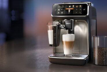 Philips Serie 5400 LatteGo porta il bar a casa: fino a 12 bevande a base di caffé e latte thumbnail