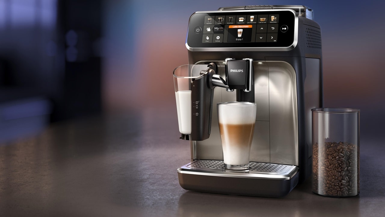 Philips Serie 5400 LatteGo porta il bar a casa: fino a 12 bevande a base di caffé e latte thumbnail