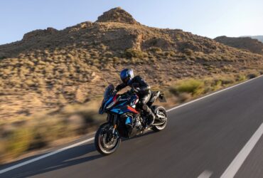 BMW annuncia la nuova moto sportiva M 1000 XR thumbnail