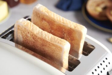 Russell Hobbs lancia la colorata collezione di tostapane da non perdere thumbnail