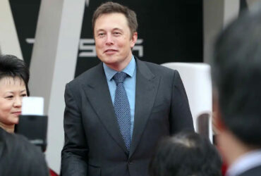 Elon Musk lancia Grok, intelligenza artificiale rivale di ChatGPT thumbnail