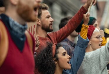 Proteste a Bruxelles, i lavoratori chiedono: "Non lasciate che Uber scriva la legge" thumbnail