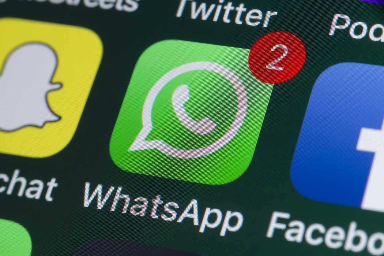 How to change status on Whatsapp