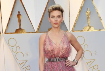 Scarlett Johansson fa causa a un’app di Intelligenza Artificiale che le ha clonato la voce thumbnail