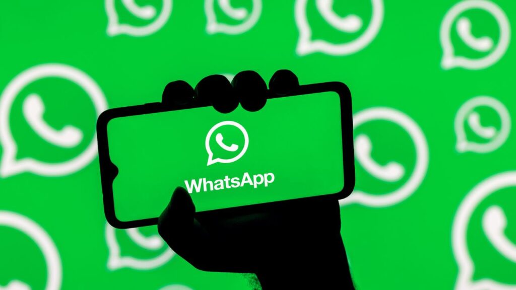 WhatsApp spies on us