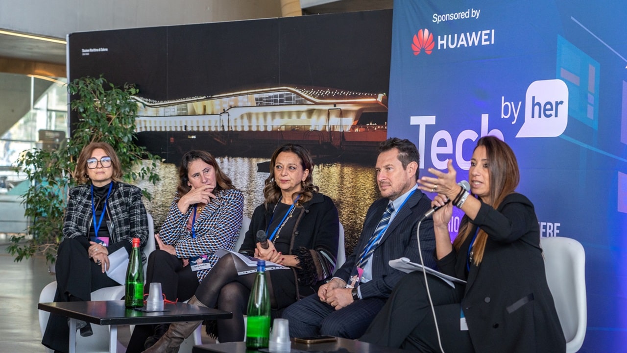 Huawei lancia la seconda edizione di Tech by Her, per promuovere la leadership femminile thumbnail