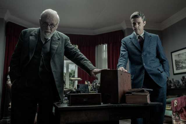 Freud: the official trailer of the film with Anthony Hopkins
