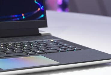 Dell Alienware annuncia i nuovi laptop da gaming della famiglia R2: potenza senza pari thumbnail