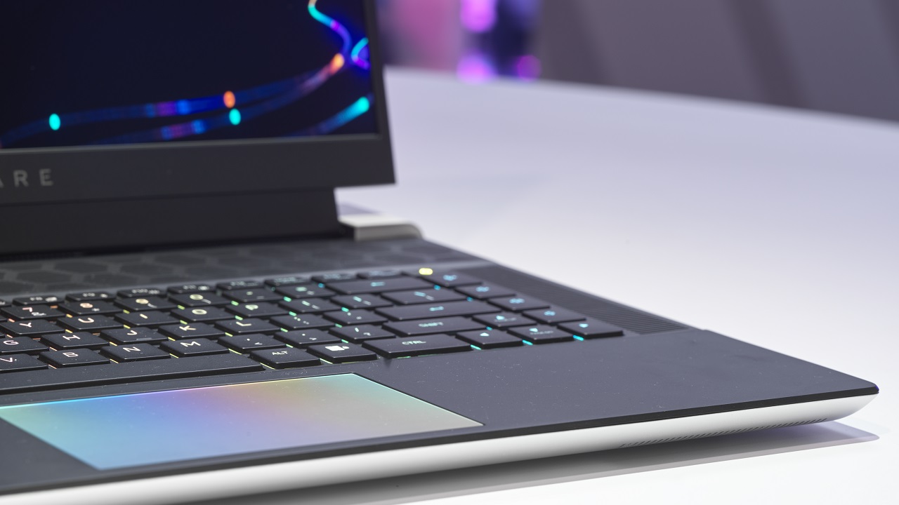 Dell Alienware annuncia i nuovi laptop da gaming della famiglia R2: potenza senza pari thumbnail