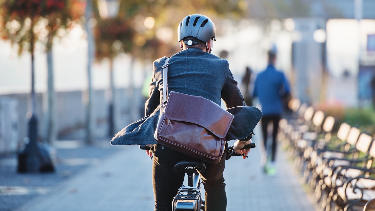 Le due ruote trainano la mobilità sostenibile: crescita record e soluzioni finanziarie innovative thumbnail