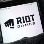 Riot Games licenzia 530 dipendenti e taglia Riot Forge thumbnail