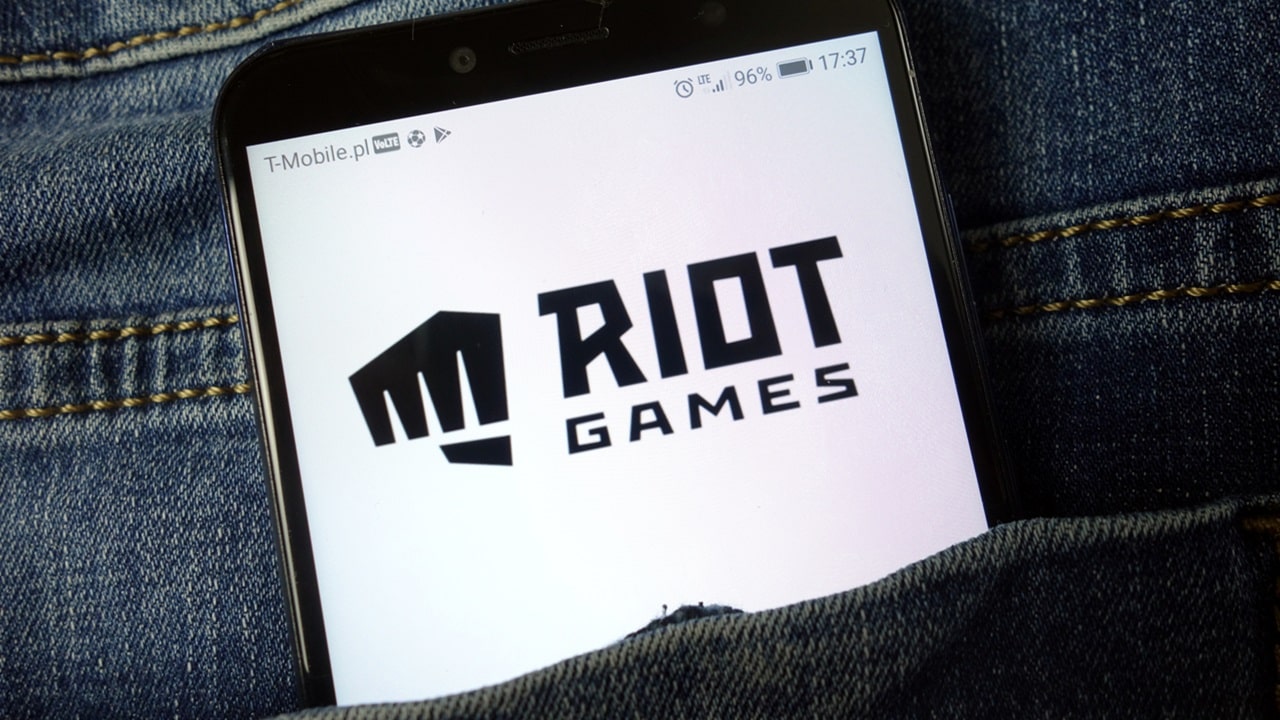 Riot Games licenzia 530 dipendenti e taglia Riot Forge thumbnail