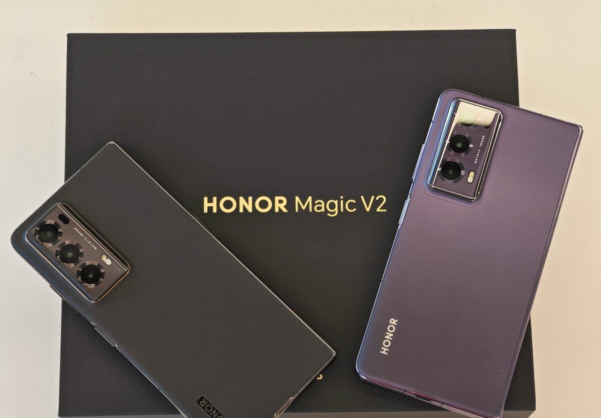 HONOR Magic V2: the leaflet in collaboration with Porsche