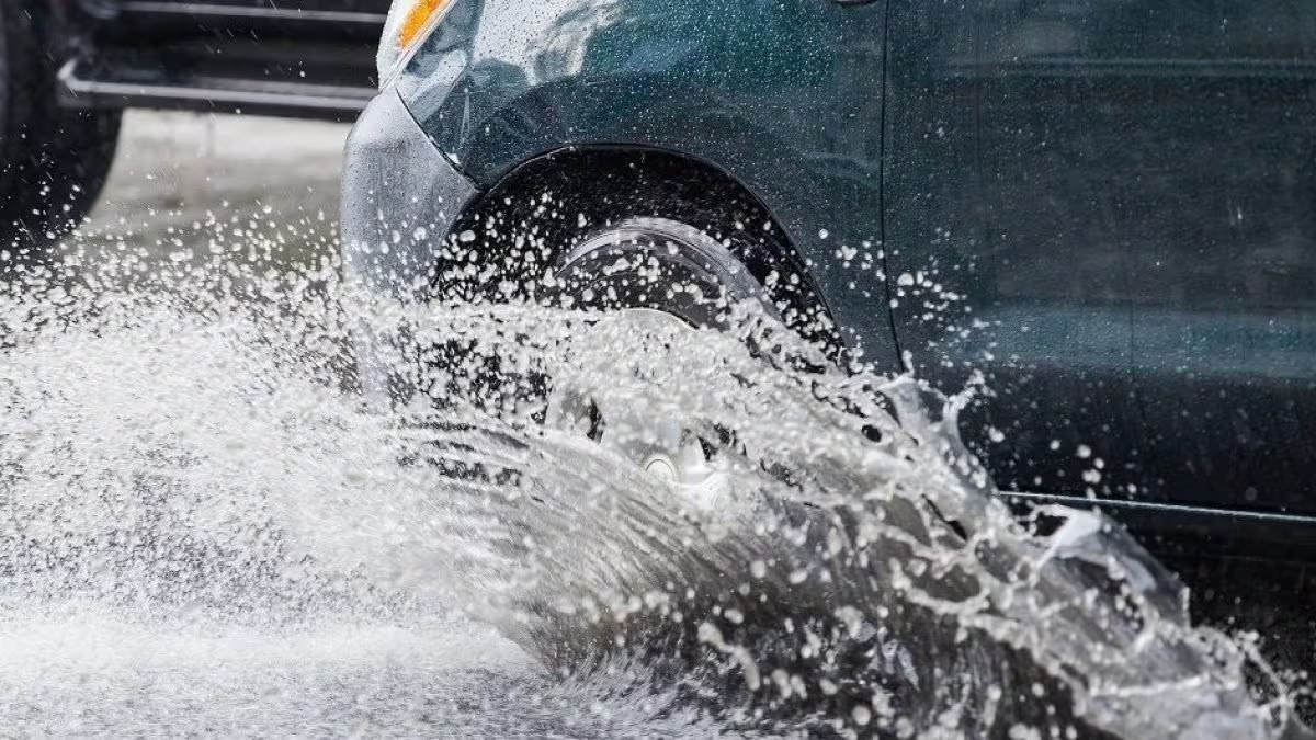 What is aquaplaning and how to avoid it