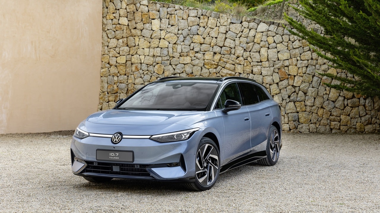 Volkswagen ID.7 Tourer, com'è la nuova wagon elettrica (che presto avrà ChatGPT) thumbnail