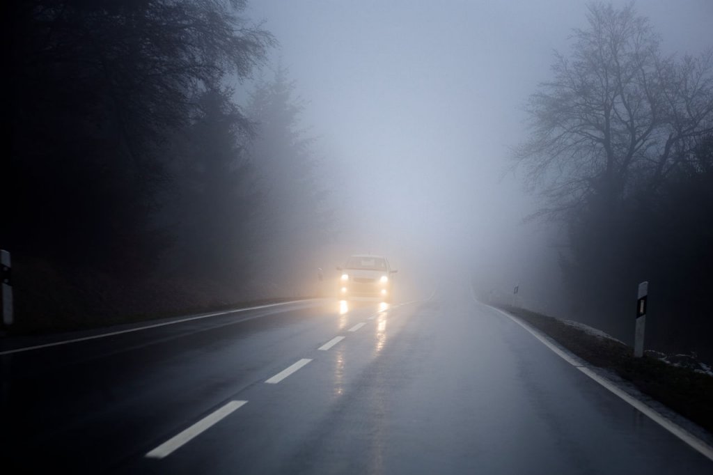 How to drive in fog: tips and tricks