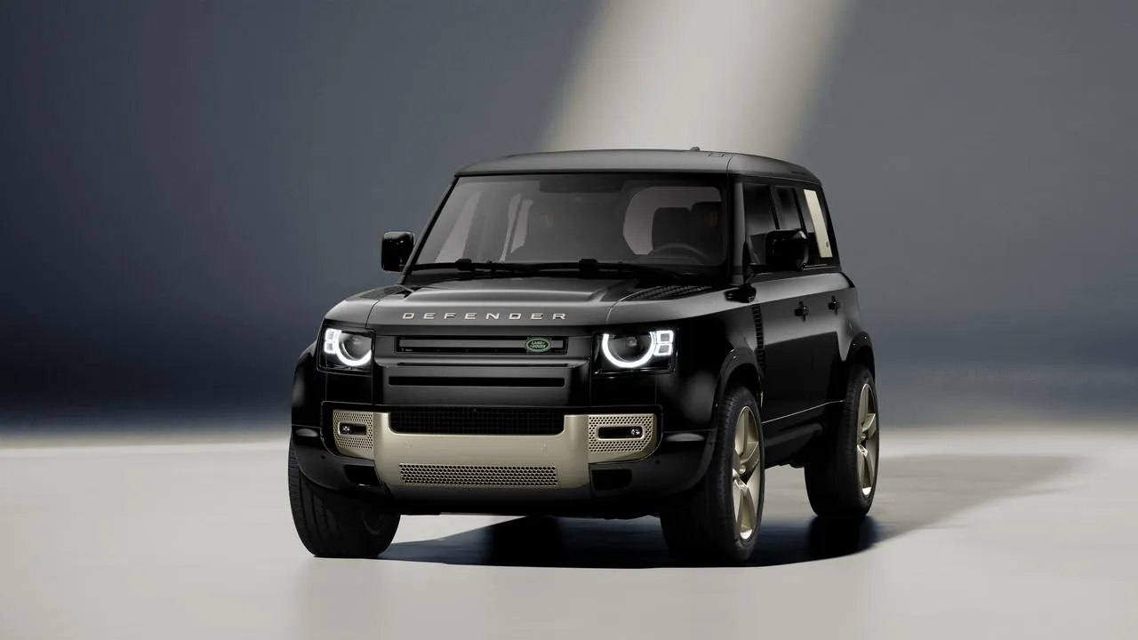 The new Defender SW11, a tribute to London for Italians