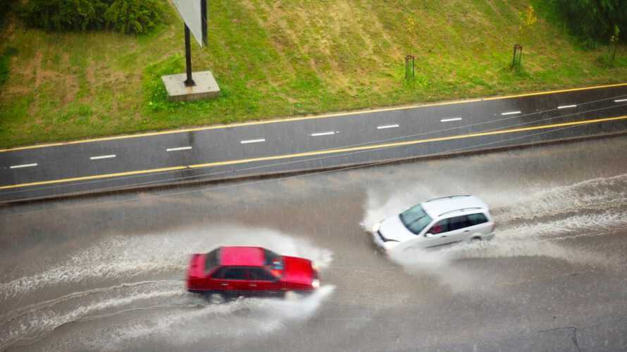 What is aquaplaning and how to avoid it