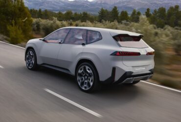 BMW svela il future delle auto elettriche: presentata la Neue Klasse X thumbnail