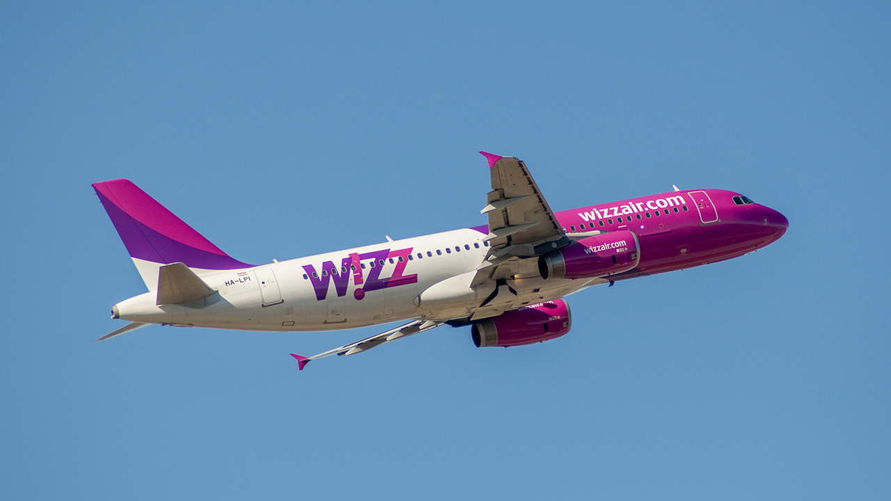 Imparare a volare (anche) con la realtà virtuale, la svolta di Wizz Air thumbnail